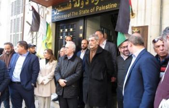 وقفة لسفير السلطة الفلسطينية في دمشق دعماً لعمليتها ضد المقاومين في مخيم جنين