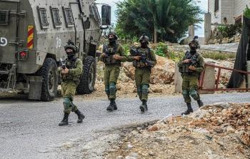 انتهاكاتٌ مُتصاعدة.. الاحتلال يشنُّ حملة اقتحامات واعتقالات واسعة في الضَّفَّة الغربيَّة