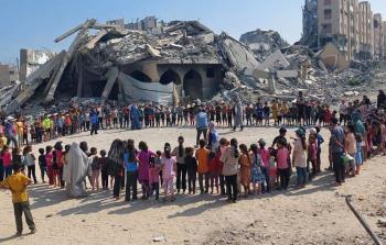 نادر أبو شرخ.. مدرب فلسطينيّ يزرع الأمل في نفوس النَّازحين رغم الحرب والدَّمار