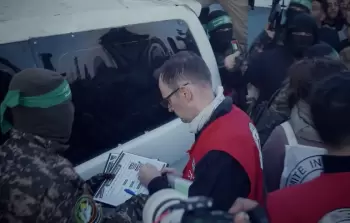 فايننشال تايمز: صور مقاتلي حماس فوق الأرض بغزة صدمت الإسرائيليِّين