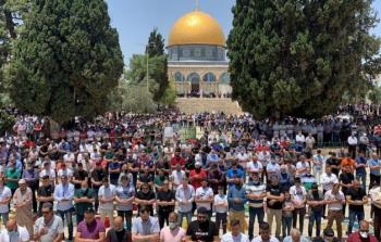 40 ألفًا يؤدُّون صلاة الغائب في المسجد الأقصى على أرواح قادة القسَّام الشُّهداء