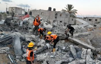  الدِّفاع المدنيّ: ارتفاع عدد الشُّهداء الذين انتشلنا رفاتهم من رفح إلى 137