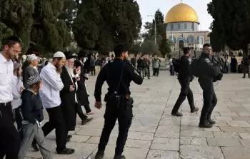مستوطنون يقتحمون باحات المسجد الأقصى ويؤدّون طقوسًا تلموديَّة