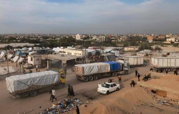 المكتب الحكومي: كمِّيَّات كبيرة من المُساعدات لا تزال عالقة على حدود قطاع غزَّة