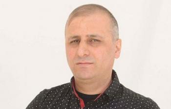 فارقه رضيعًا.. 