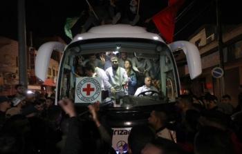 إعلام الأسرى: المُقاومة حرَّرت 642 أسيرًا فلسطينيًا من سجون الاحتلال