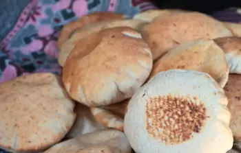 الأزمة اليوميَّة في الحصول على الخبز في غزَّة.. طوابير وانتظار طويل