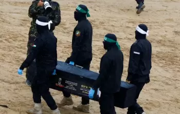 الإعلام العبري يكشف نتائج فحص هوية الأسيرة 