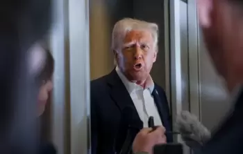 مسؤول سابق بالموساد: سيطرة ترامب على المشهد بغزَّة لا تصبُّ في صالح 