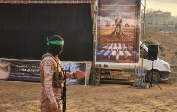 ما رمزية اختيار منطقة بني سهيلا في خان يونس لتسليم جثث المحتجزين الإسرائيليين؟