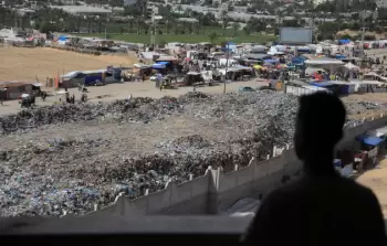 بلدية غزَّة تحذِّر: تراكُم أكثر من 170 ألف طن من النّفايات في الشَّوارع يشكِّل تهديدًا خطيرًا على المواطنين