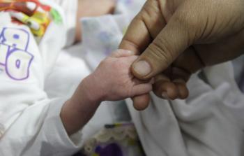 حين يصبح البرد قاتلًا.. أطفال غزَّة يواجهون الموت في خيام النُّزوح