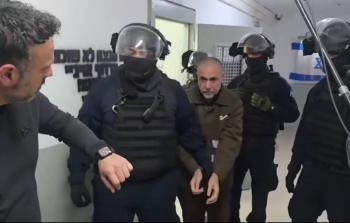 لأول مرَّة.. الاحتلال ينشر مقطع فيديو للطبيب حسام أبو صفية من داخل المعتقل