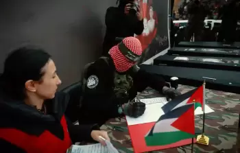 القسَّام تسلم جثامين 4 أسرى 