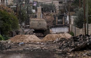 آليات الاحتلال تعيث فسادا في مخيم جنين