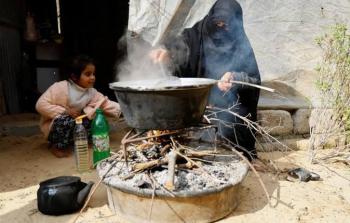 مواطنون في غزة يأكلون لحم سلحفاة قذفتها أمواج البحر وسط تفاقم أزمة الغذاء