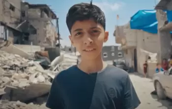 طفل بغزَّة يفضح عنصريَّة 