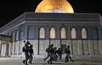 عقب طرد المُصلِّين ومنْعهم من الاعتكاف.. دعواتٌ فلسطينيَّة للحشد وشدِّ الرِّحال إلى المسجد الأقصى