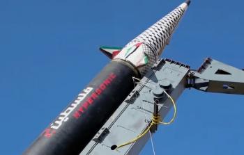 القوَّات المُسلَّحة اليمنيَّة تقصف مطار 