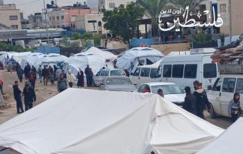 موجات نزوح مستمرة.. مراكز إيواء تتكدس وخيام تفترش الشوارع (بالصور)