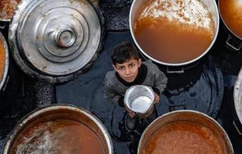 تجويع غزَّة... وجه آخر للإبادة الجماعيَّة الإسرائيليَّة ضد الفلسطينيِّين