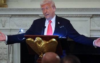 ترامب يتعهد بالعمل من أجل السلام  بينما غزة تتعرض للقصف