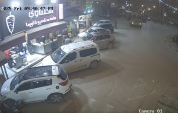 مشهد ممن كاميرا مراقبة لساعة دخول جنود الاحتلال للمطعم ومن ثم إغلاقه