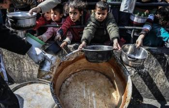 إغلاق المعابر يحدُّ من قدرة التَّكيَّات الخيريَّة على إطعام آلاف العائلات بغزَّة