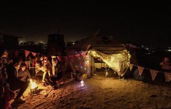 رمضان في خيام الإيواء... أجواء مفقودة وحسرة على أنقاض الذِّكريات