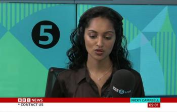 المذيعة والصحفية في هيئة الإذاعة البريطانية (بي بي سي)، كاريشما باتيل.