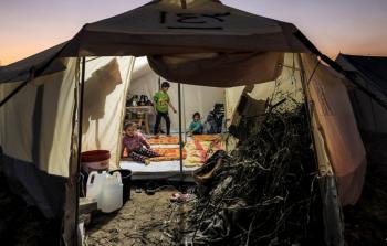 اليتامى الأربعة على مائدة الإفطار... من يعيد لهم الأمان؟