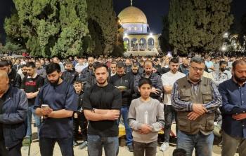 70 ألف مصلٍّ أدوا صلاتيّ العشاء والتراويح في المسجد الأقصى
