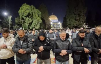85 ألف مصلّ يؤدُّون صلاتي العشاء والتَّراويح في المسجد الأقصى