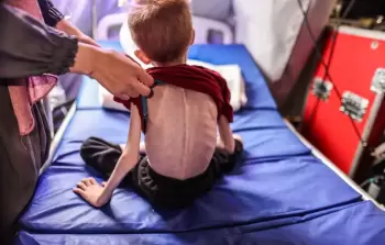 لازاريني: الأطفال يتضورون جوعًا في غزَّة بسبب سياسة التَّجويع 