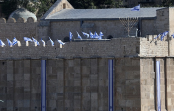 الأوقاف تدين رفع علم الاحتلال فوق الحرم الإبراهيمي بالخليل