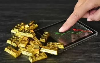 قفزة تاريخية في سعر الذهب بسبب القلق من تباطؤ الاقتصاد العالمي