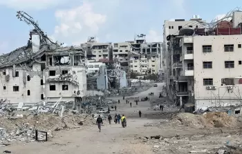 غزة تحت السُّقوف المعلَّقة بالموت: بيوتٌ تهدِّد أهلها في كل لحظة