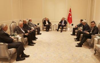 وفد من قيادة حماس يلتقي وزير الخارجية التركي في الدوحة