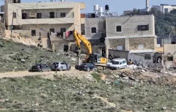 الاحتلال يهدم منزلين في بلدة نعلين غرب رام الله وبناية سكنيّة في الخليل