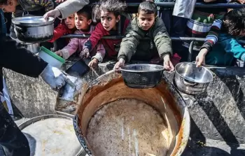 صرخة من تحت الخيام: لا خبز.. لا ماء.. لا حياة