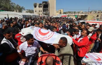 تشييع جثامين شهداء من فرق الدفاع المدني والإسعاف التابعة للهلال الأحمر