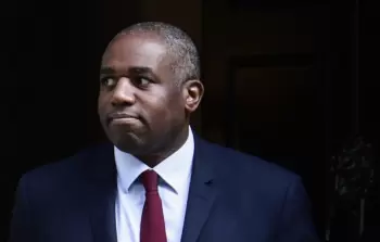 ميدل ايست: الإعلام البريطاني تجاهل لقاءًا بين لامي ووزير خارجية الاحتلال