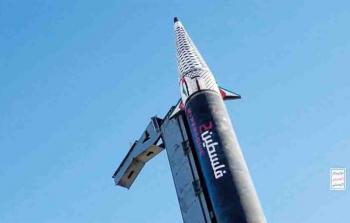 القوات المُسلَّحة اليمنيَّة تقصف هدفًا عسكريًا للاحتلال جنوبي يافا المحتلَّة