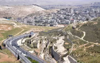 الطُّرق الاستيطانيَّة تفتّت الضَّفة.. مشروعٌ لفصل القرى وربط المستوطنات