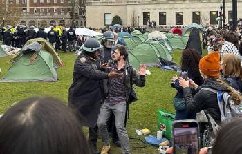 جامعة كولومبيا تعلّق دراسة 65 طالبًا شاركوا في حراك مُناصر لفلسطين