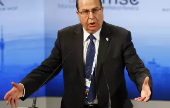 يعالون يهاجم حكومة نتنياهو ويكشف: لقد شجَّعوا الجنود لارتكاب جرائم حرب في غزَّة