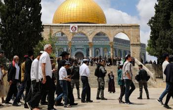مستوطنون يقتحمون باحات المسجد الأقصى