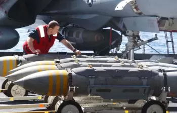 وصول الرحلة 800 ضمن الجسر الجوي الأميركي لنقل الأسلحة لـ (إسرائيل)