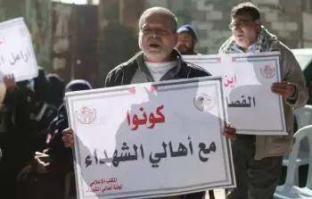 مكرمة الشهداء تتحوّل إلى فضيحة.. اتهامات بالفساد تطال مسؤولين كبارًا