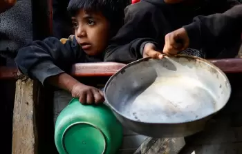 الوجبة الشعبية تستسلم للجوع.. سكان غزة يفقدون طعامهم اليومي البسيط